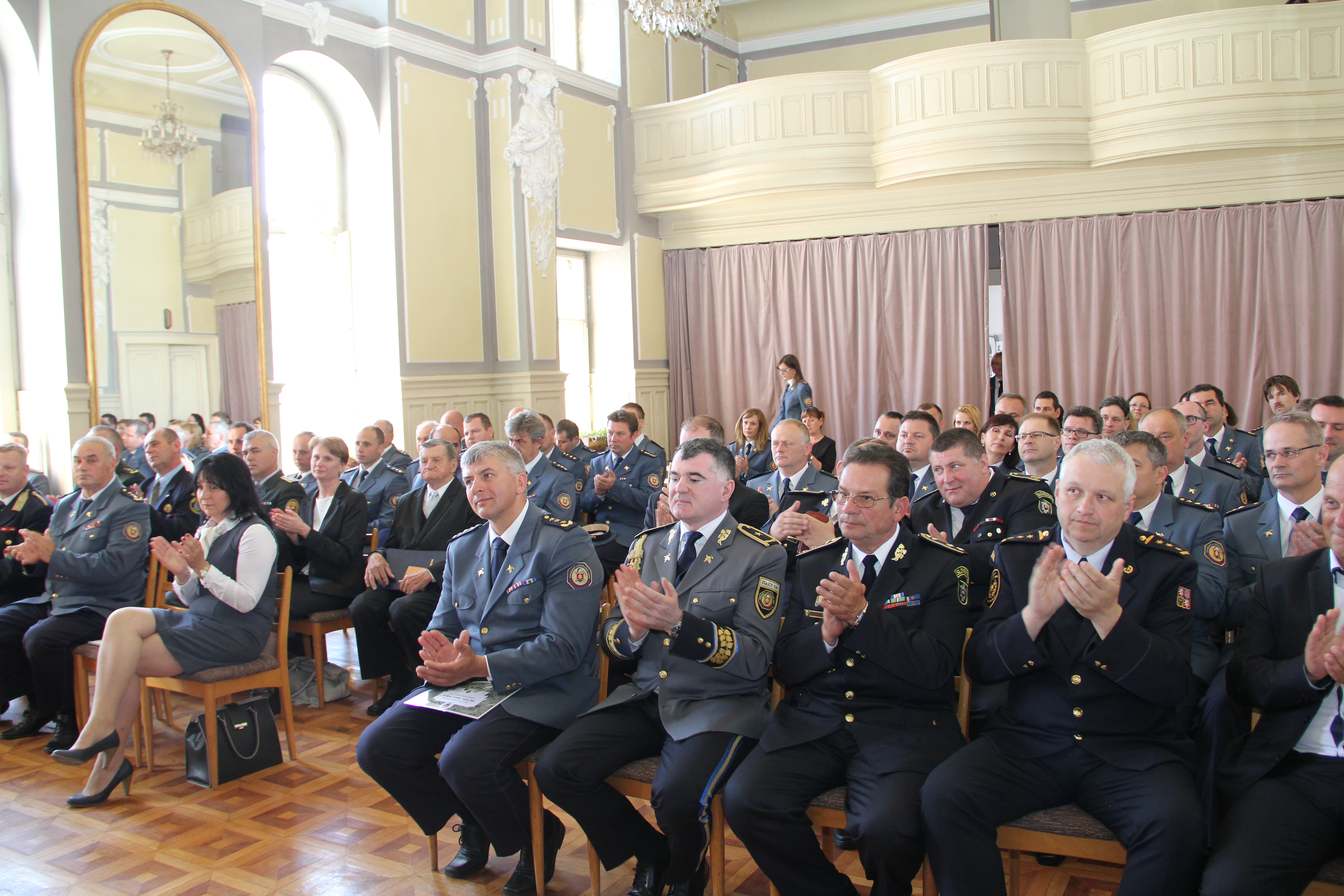 1 - Oceňovanie príslušníkov Krajského riaditeľstva Hasičského a záchranného zboru v Trnave
