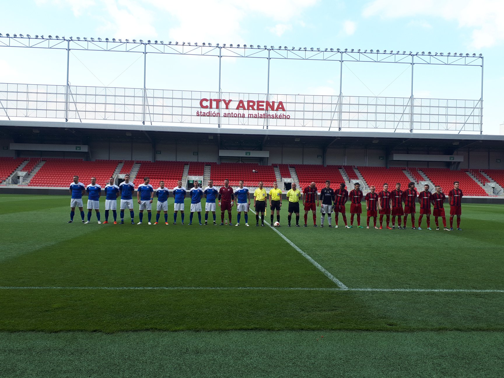 01 - Futbalový zápas medzi reprezentantmi HaZZ a hráčmi Spartaka Trnava