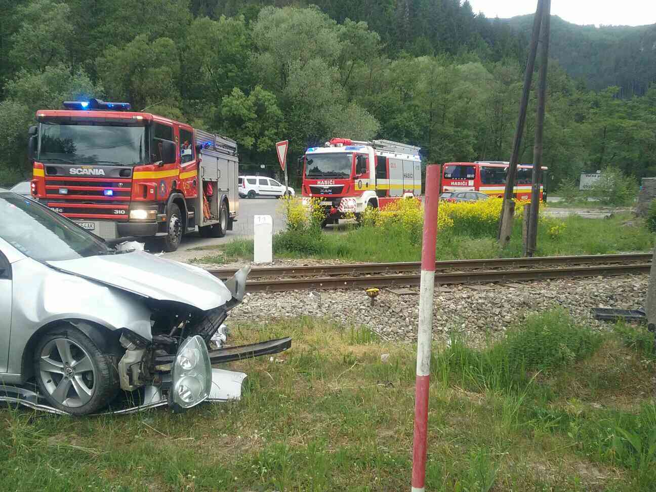 01 - Dopravná nehoda motorového vlaku a osobného vozidla 