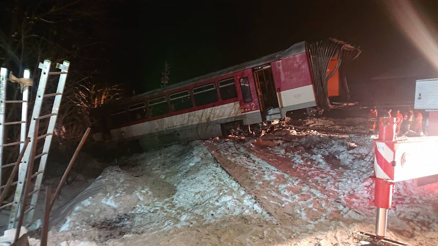 10 - Zrážka nákladného vozidla a osobného vlaku