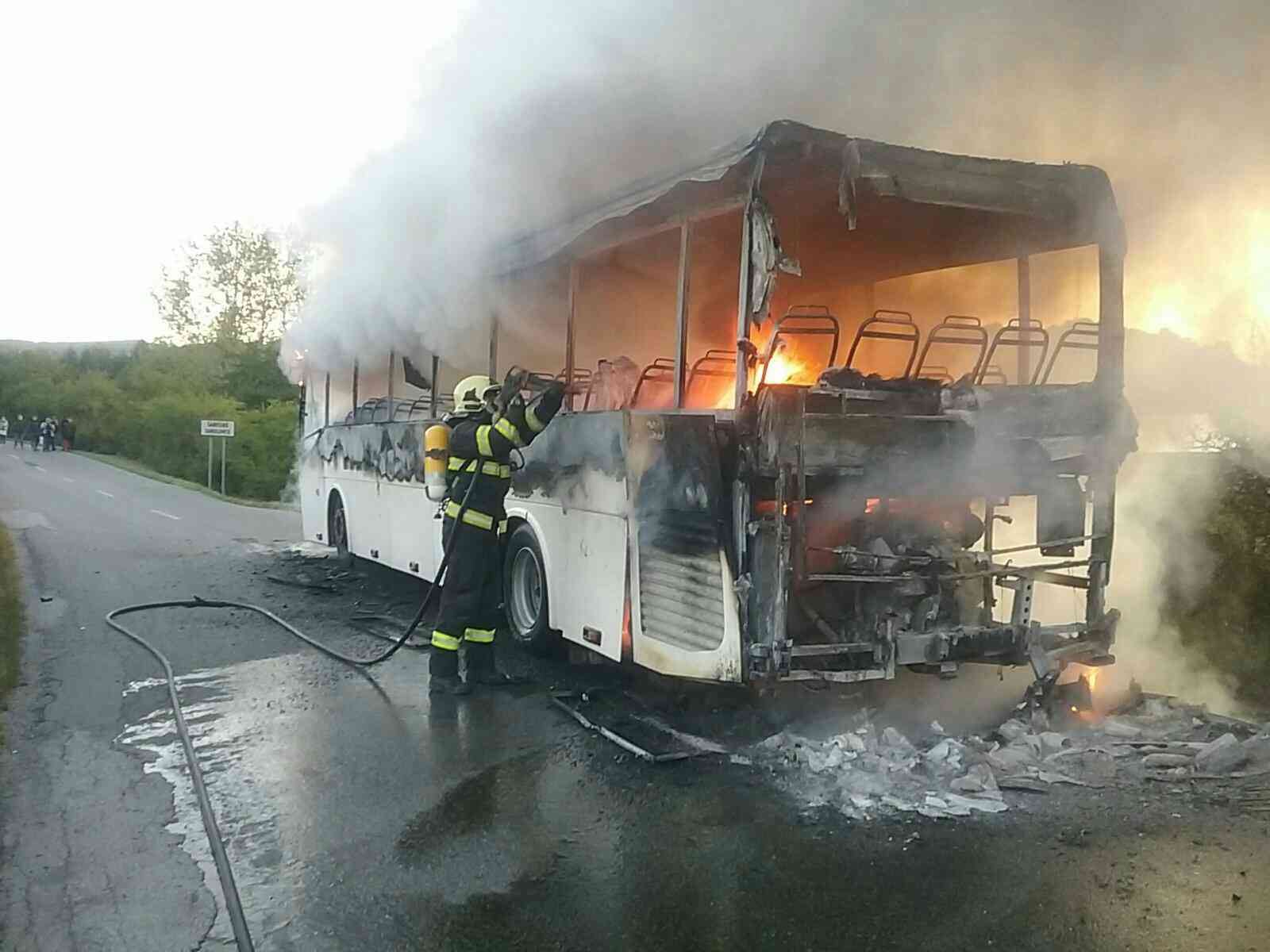 01 - Požiar autobusu v k.o. Šarišské Sokolovce, okres Sabinov