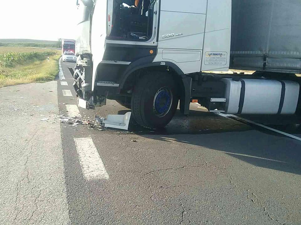 01 - Vážna dopravná nehoda motocykla a nákladného vozidla