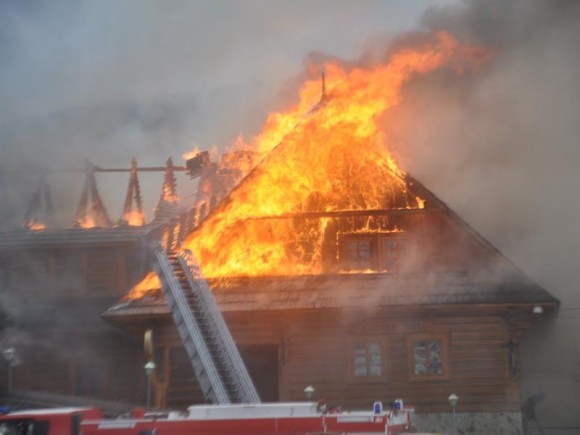ILUSTR - požiar prístavby rodinného domu