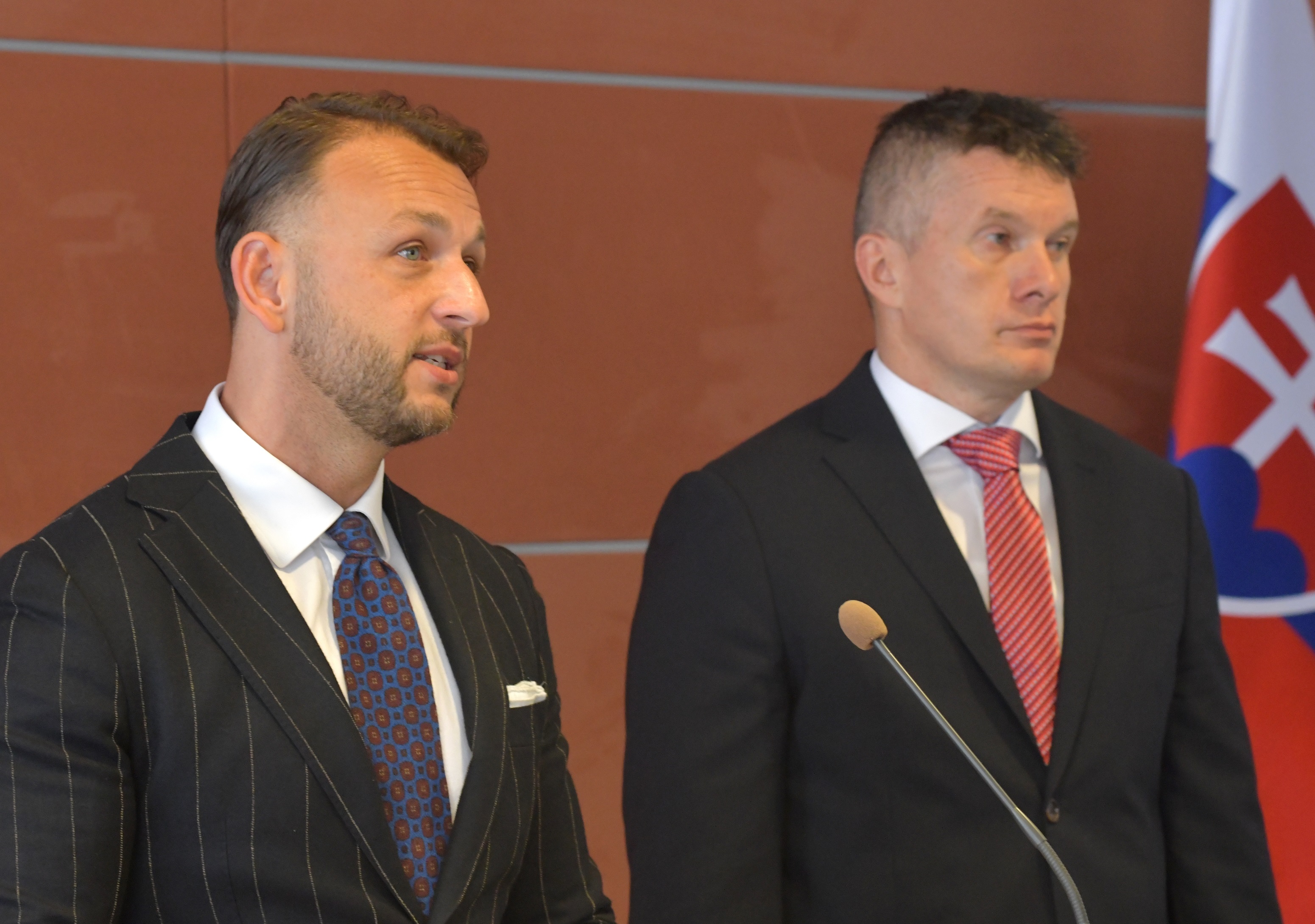 Minister vnútra M. Šutaj Eštok a riaditeľ Úradu inšpekčnej služby B. Zurian