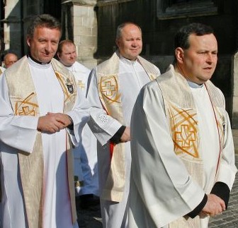 Biskup s vikármi
