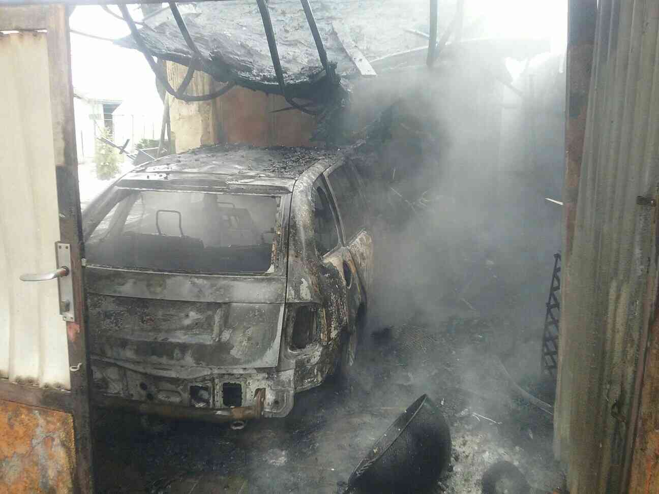 1 - Hasiči zasahovali pri požiari vozidla vo Veľkých Kostoľanoch
