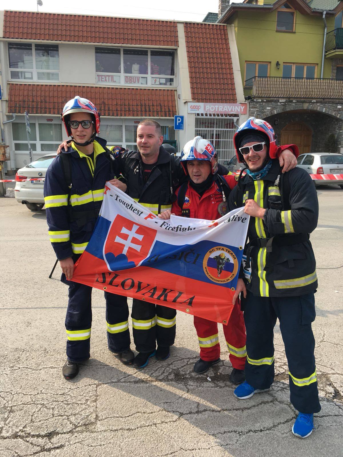 1 - Profesionálni a dobrovoľní hasiči z TFA TEAM SLOVAKIA sa zúčastnili dvoch behov 