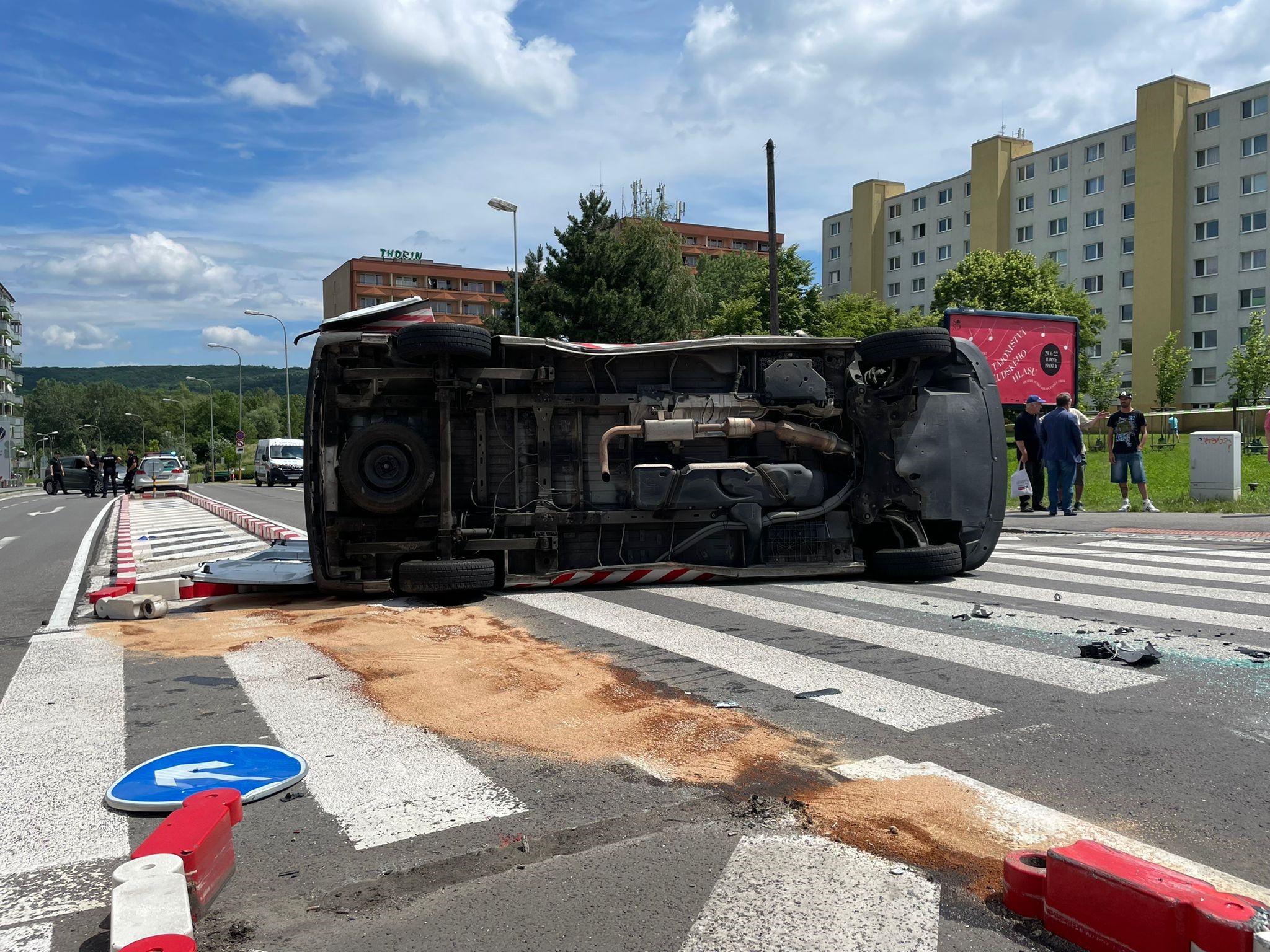 Dopravná nehoda sanitky a osobného automobilu