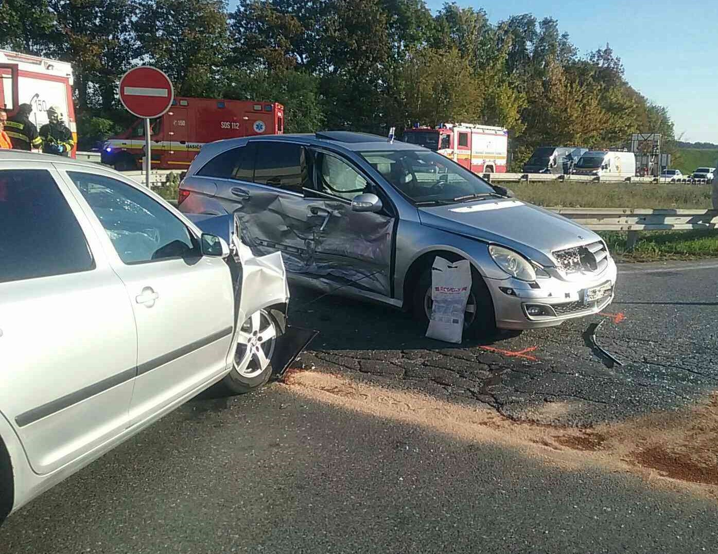 Dopravná nehoda pri zjazde z D1