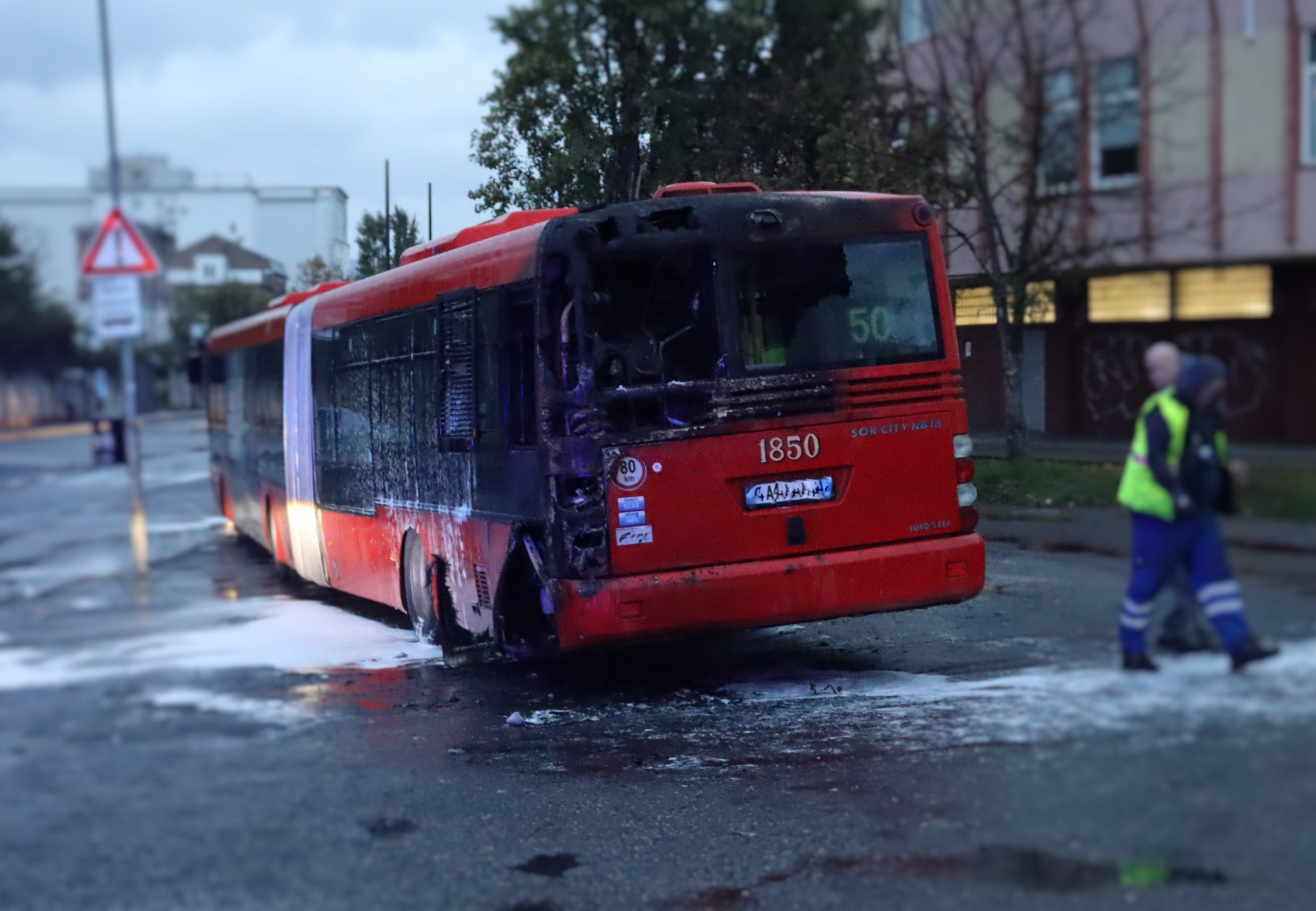 Požiar autobusu MHD na Kukučínovej ulici v Bratislave