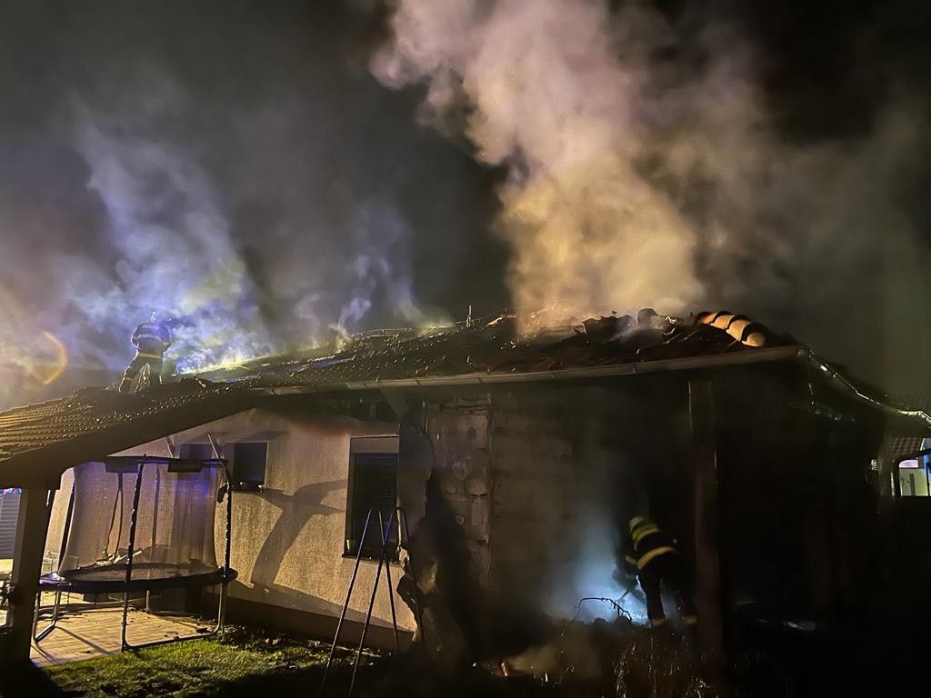 Požiar rodinného domu v obci Láb