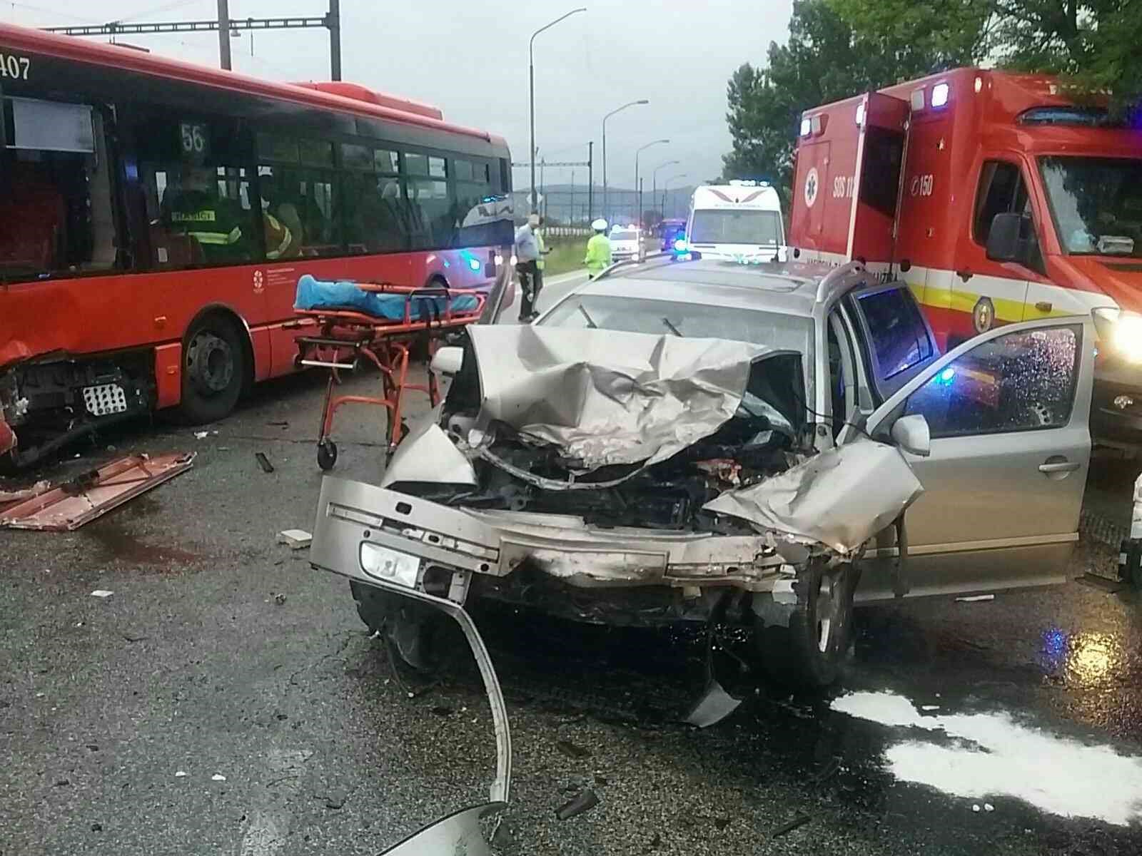 Dopravná nehoda autobusu a osobného automobilu, Pri starom letisku, Bratislava