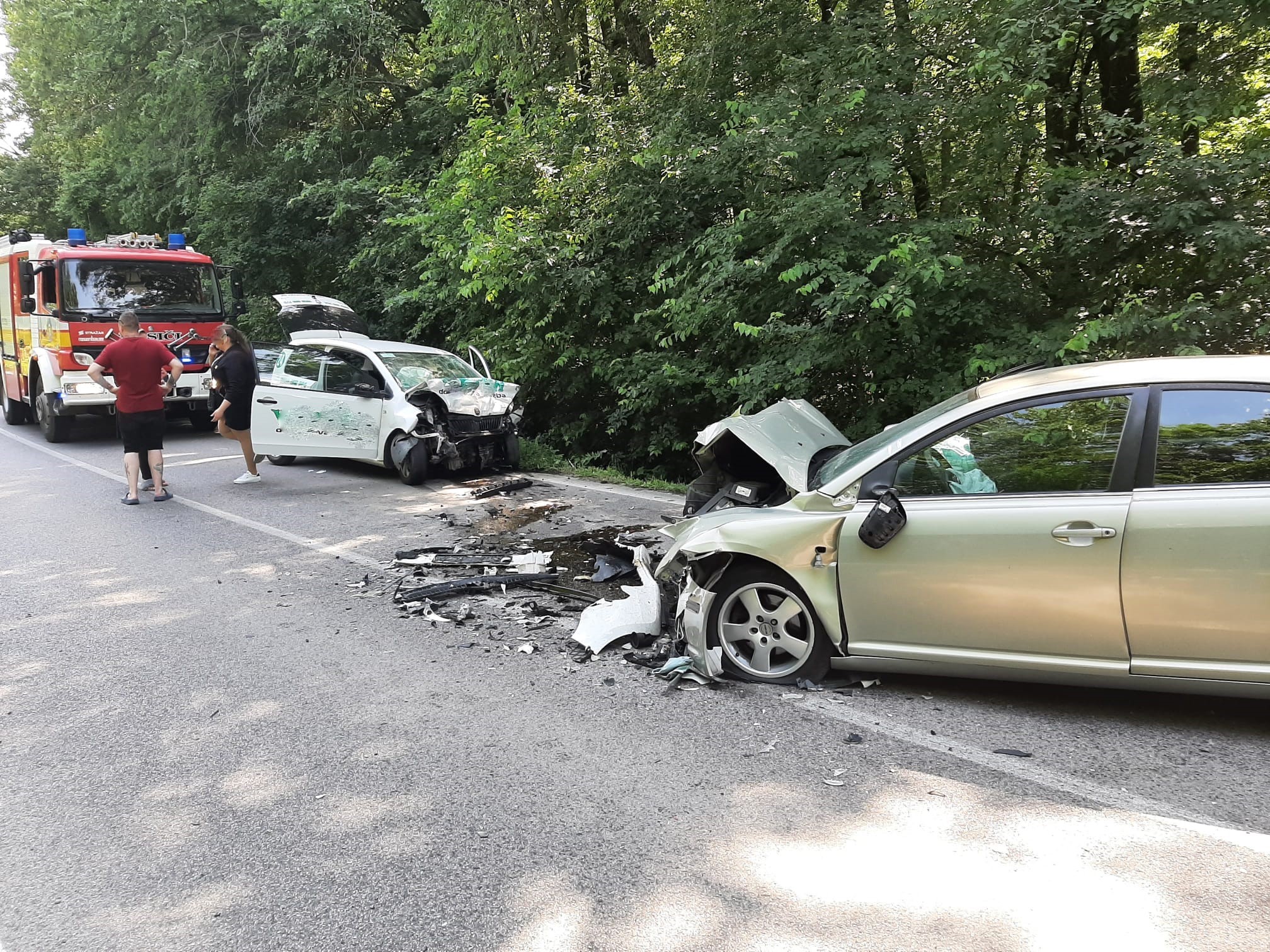 Dopravná nehoda svoch osobných automobilov pri obci Píla (okr. Pezinok)