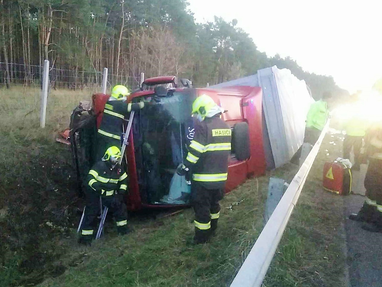 Dopravná nehoda kamióna na diaľnici D2