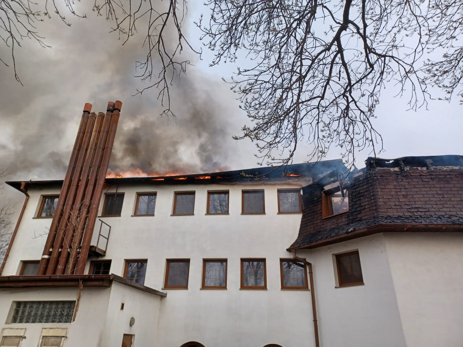 Viničné, požiar budovy