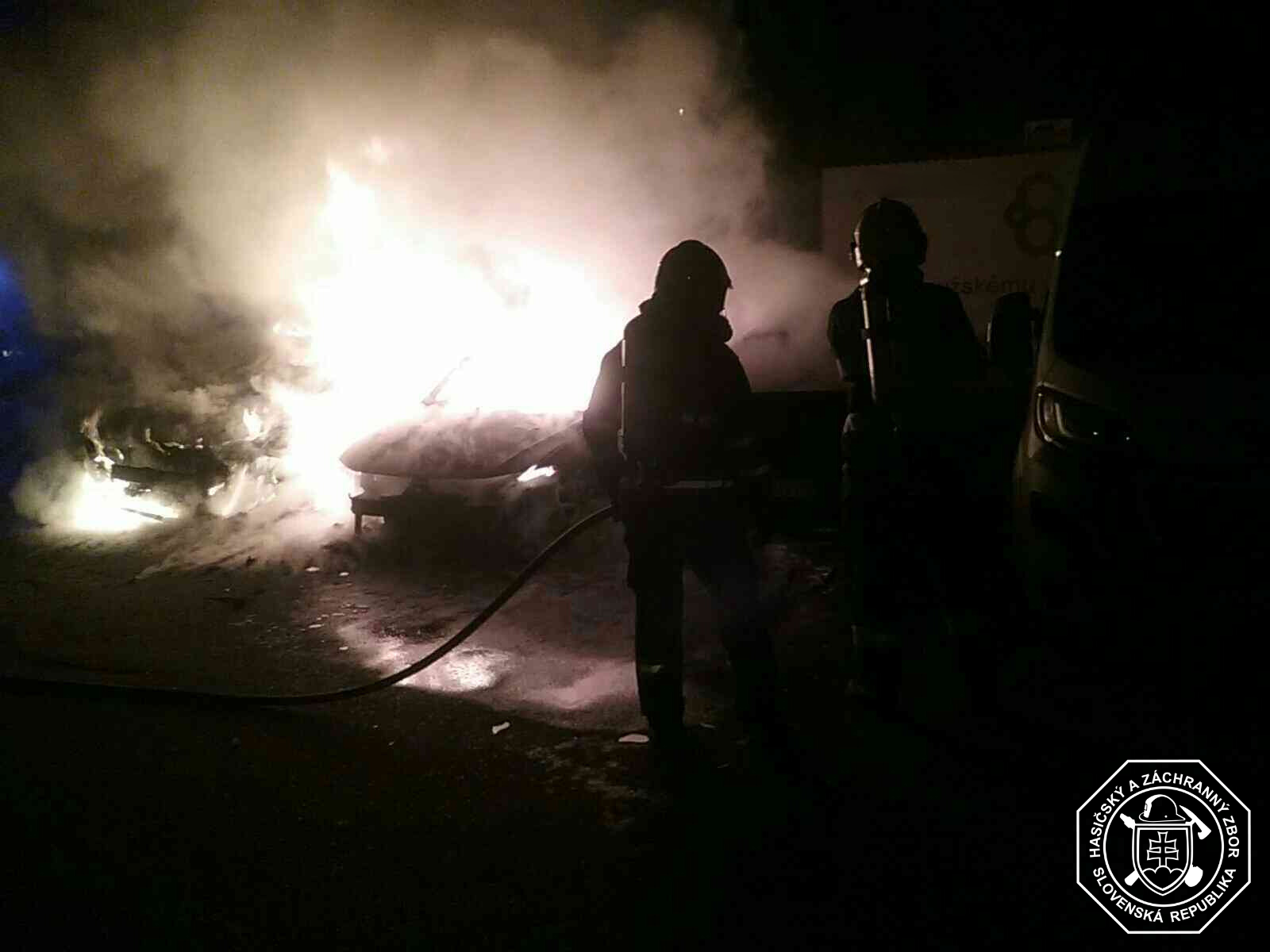 Požiar troch automobilov v Bratislave