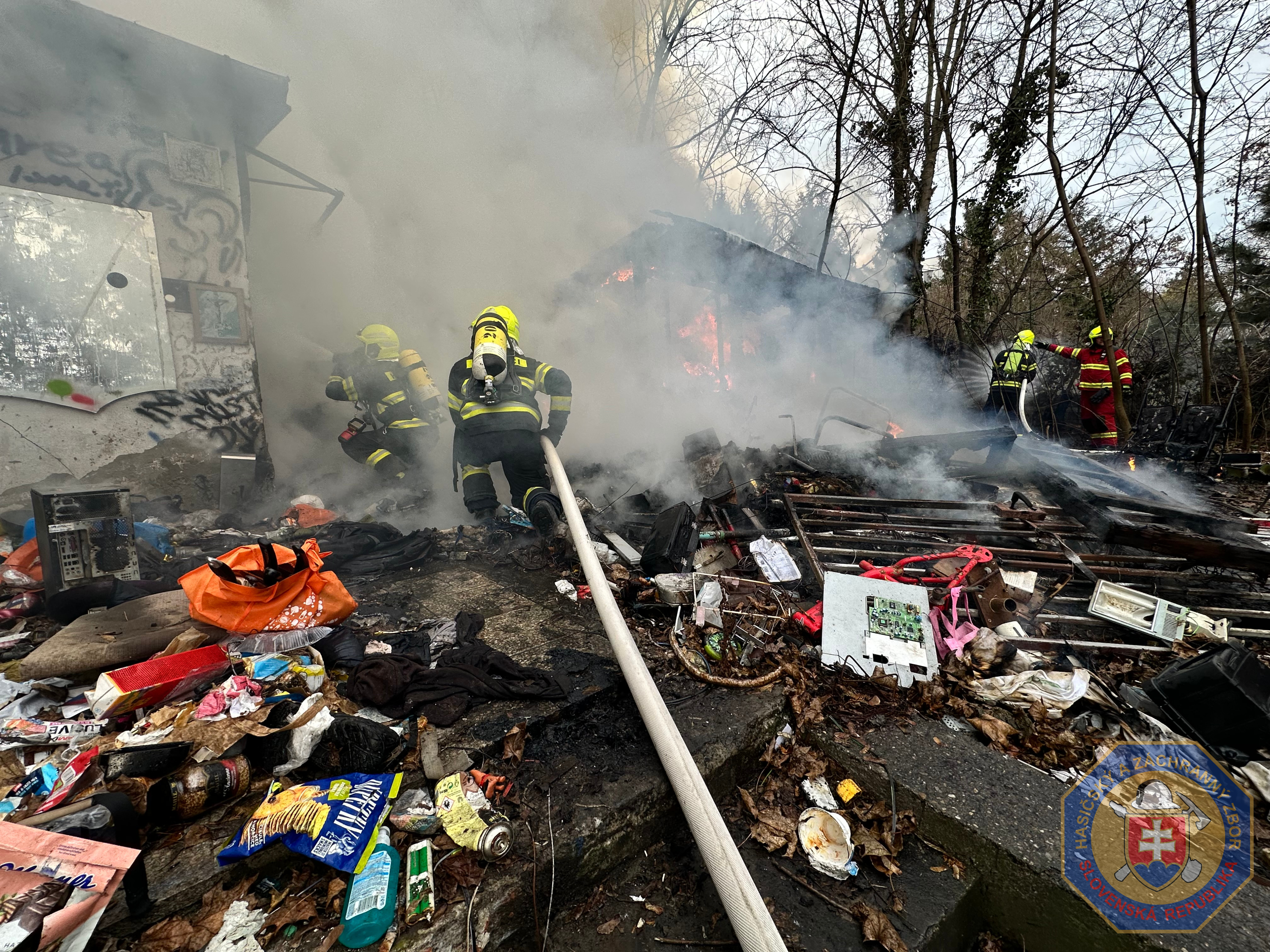Požiar chatky v Bratislave