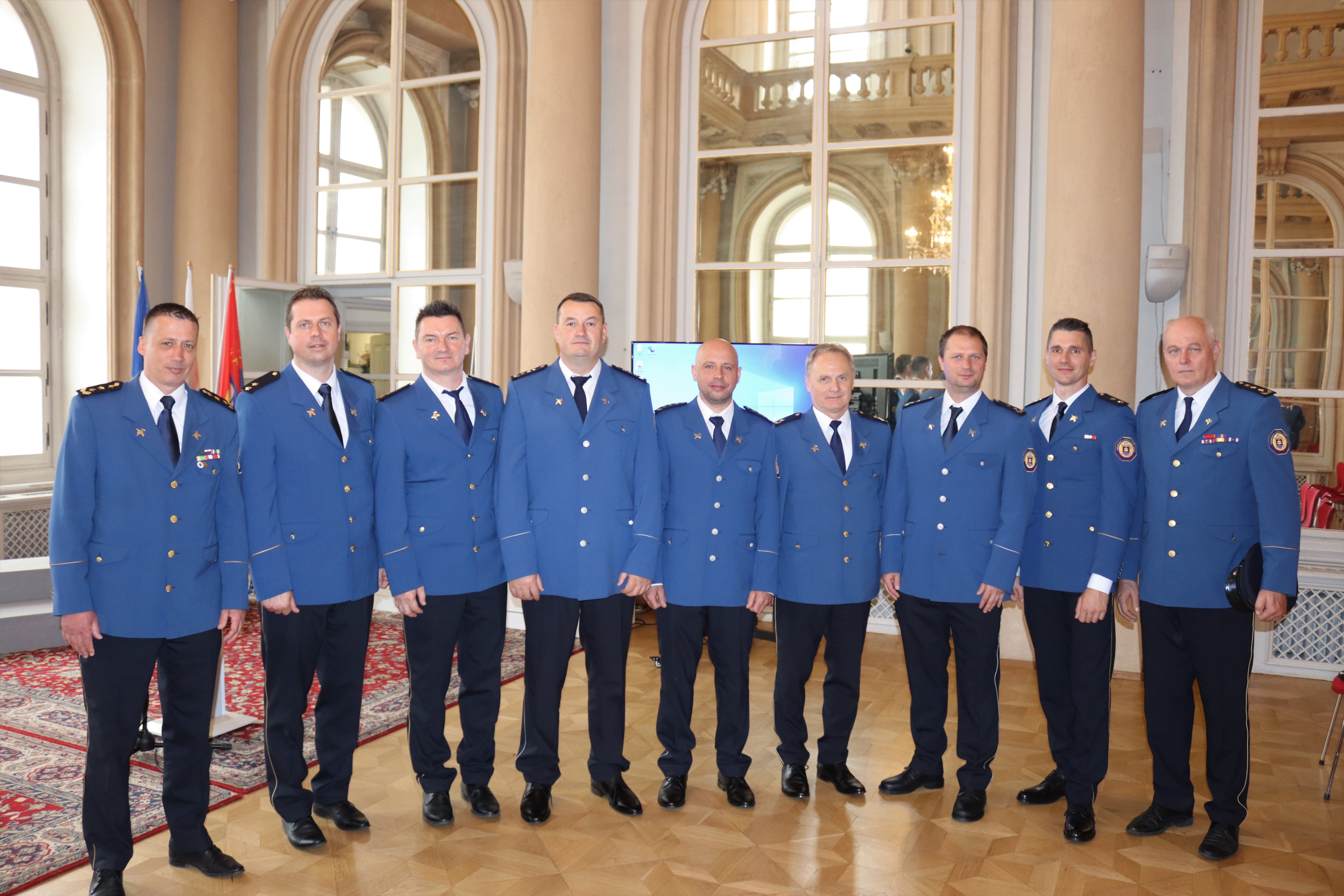 01 - Ocenenia si prebrali aj príslušníci Krajského riaditeľstva Hasičského a záchranného zboru v Bratislave