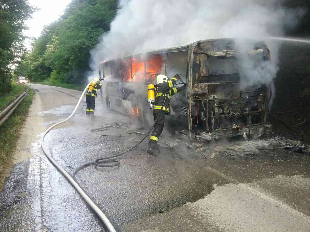 06 - Požiar autobusu v katastri obce Svrbice, okres Topoľčany