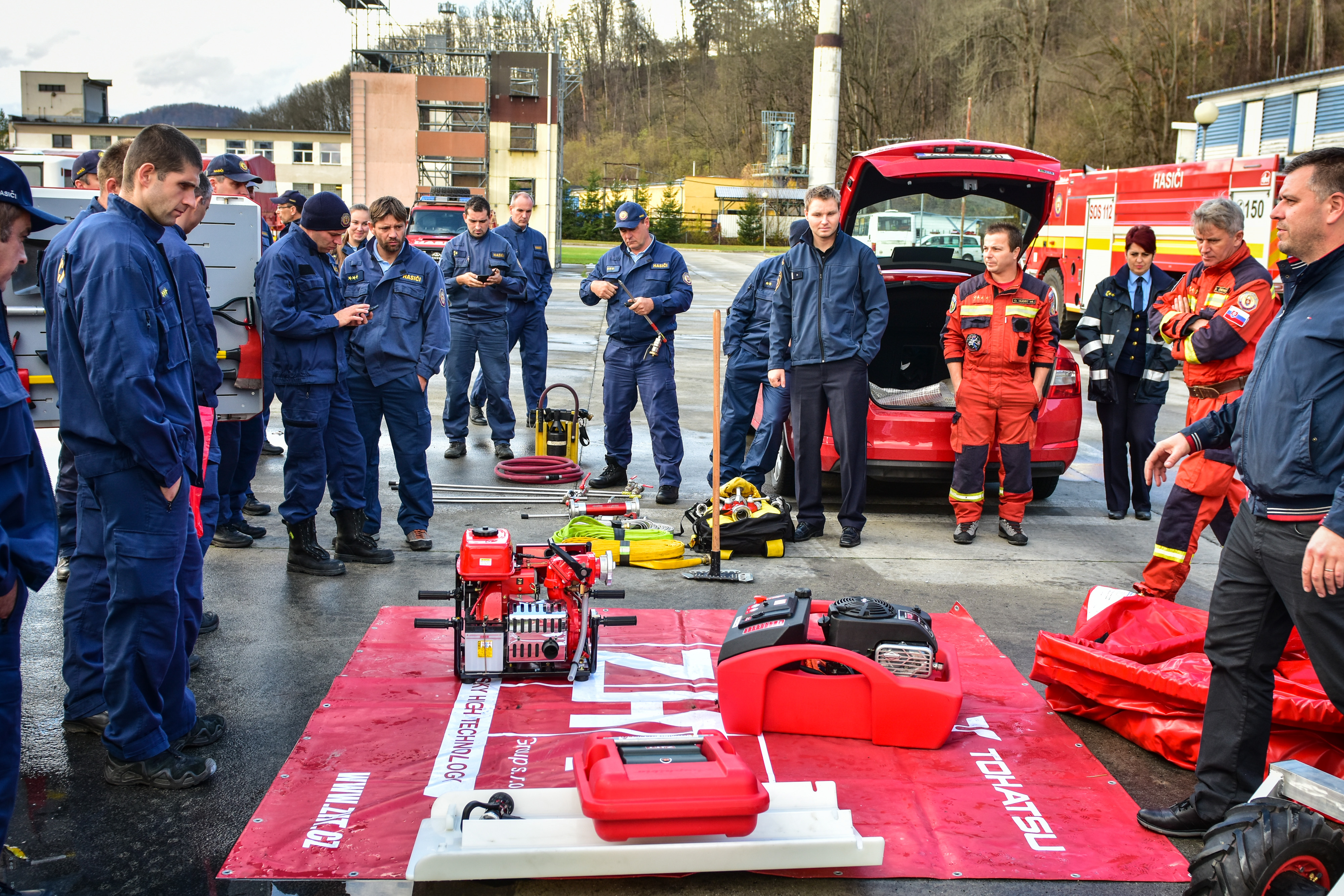 05 - Českí hasiči prezentovali vozík na hasenie v nedostupnom teréne