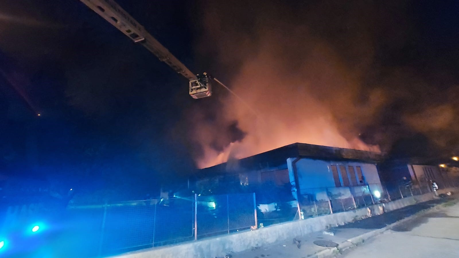 01 - Požiar opustenej budovy na Znievskej ulici v Bratislave