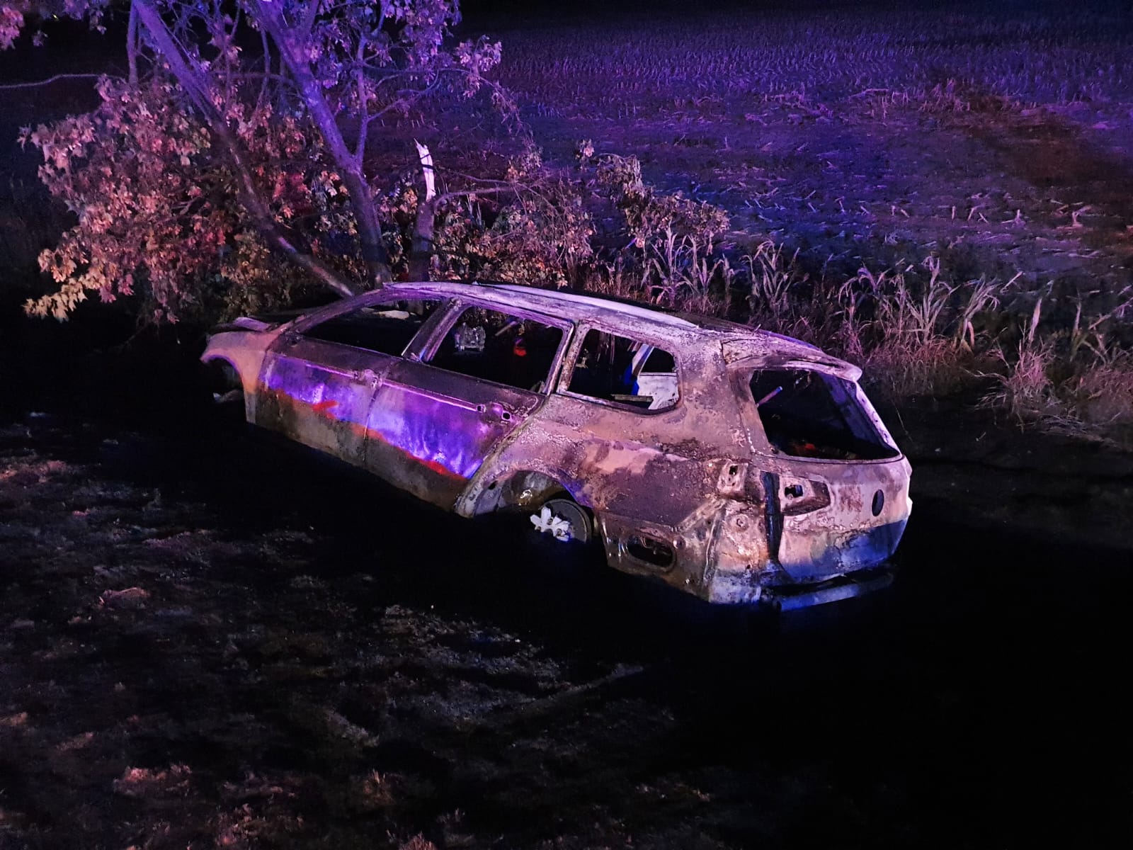 01 - Požiar osobného vozidla po dopravnej nehode v katastri obce Jur nad Hronom, okres Levice