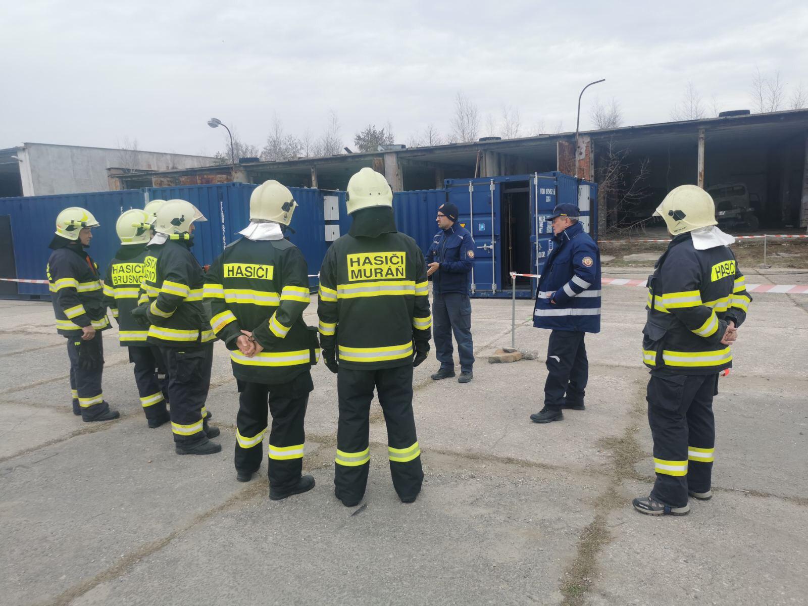 02 - Výcvik dobrovoľných hasičov v novom kontajnerovom trenažéri SMOKE&NOISE vo VC HaZZ Lešť 