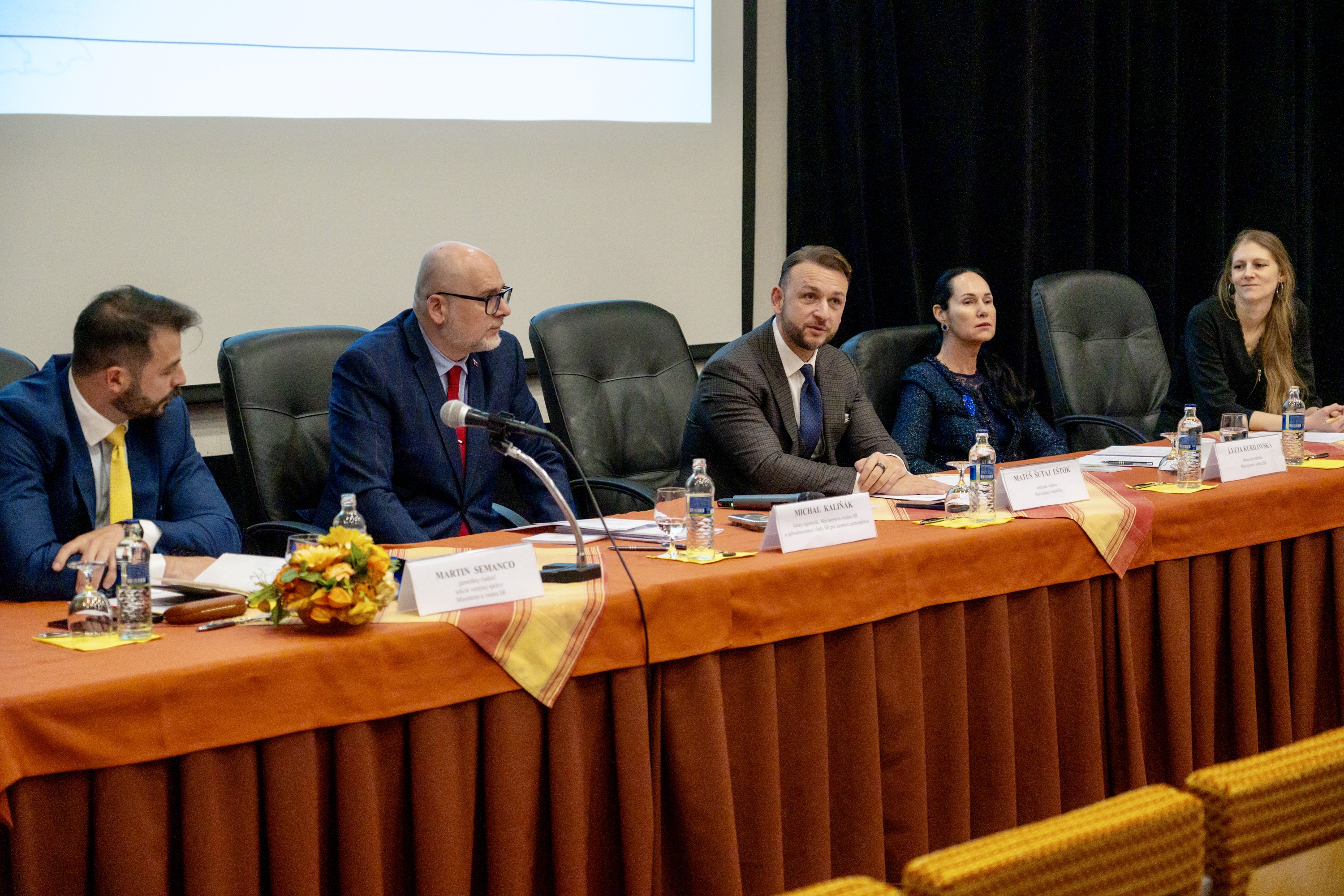 Vedenie MV SR na porade prednostov OÚ v Častej-Papierničke