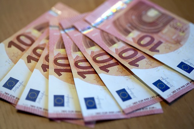 bankovky-money-peniaze-desat-euro