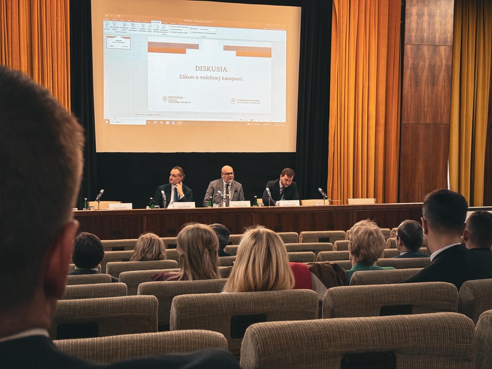 burda-kalinak-gajdos-parlament