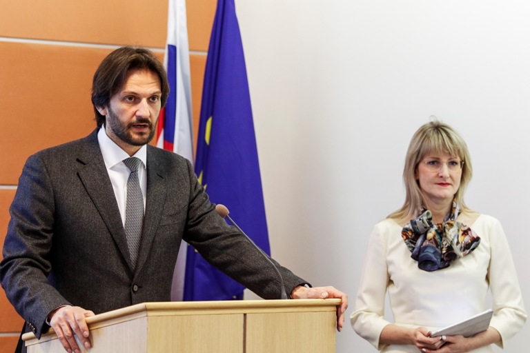 Minister Robert Kaliňák so svojou poradkyňou pre verejné obstarávanie Tatianou Behrovou