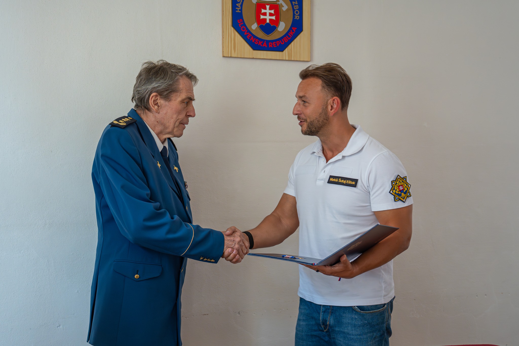 Plukovník Fedorčák s ministrom Matúšom Šutajom Eštokom