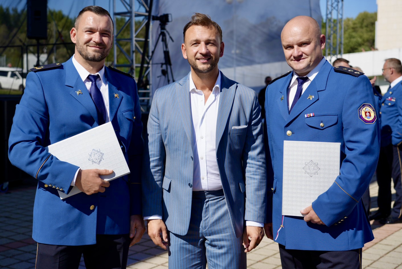 Ocenení hasiči s ministrom vnútra Matúšom Šutajom Eštokom