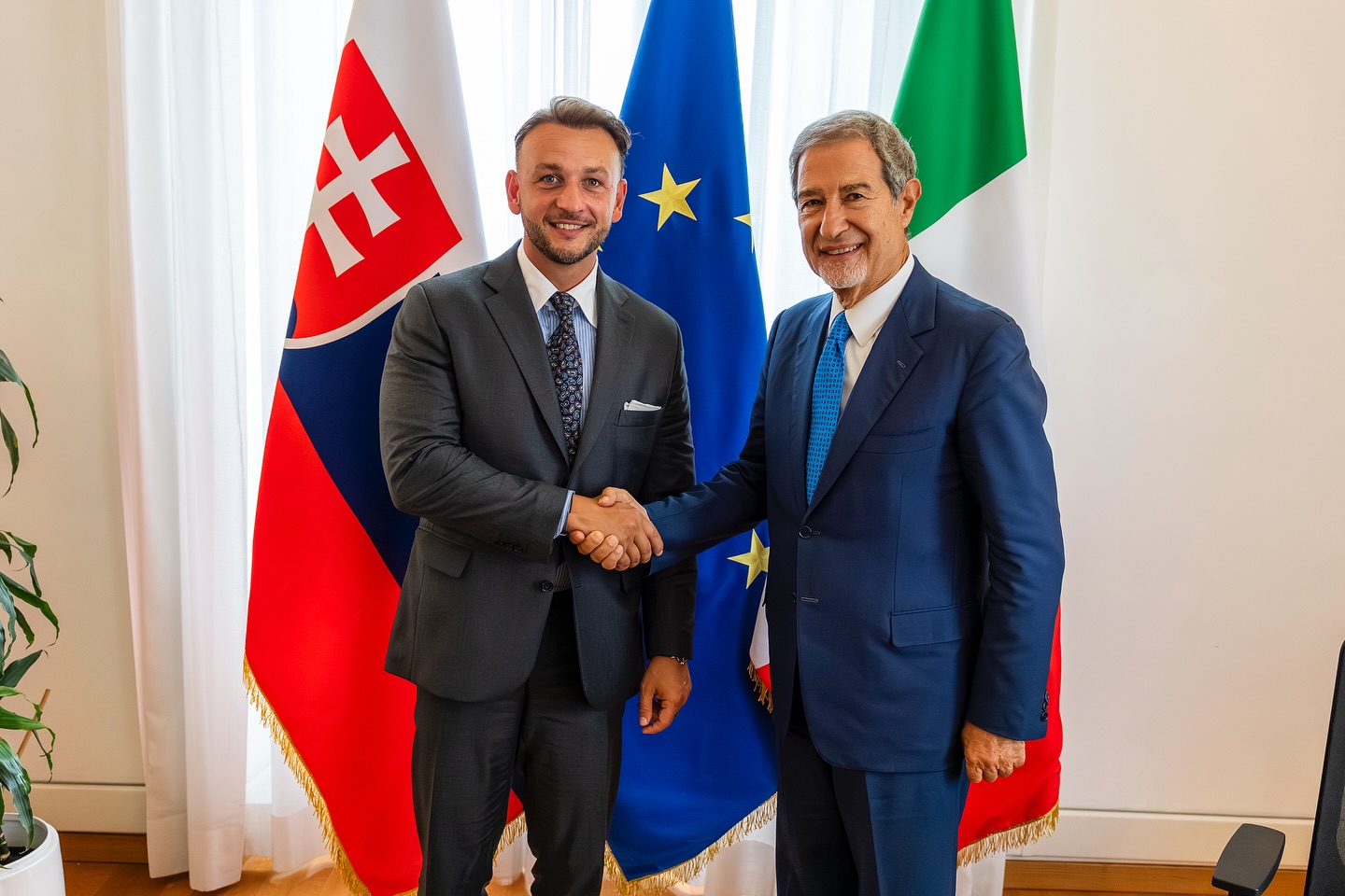 Ministri Matúš Šutaj Eštok a Nello Mucumeci