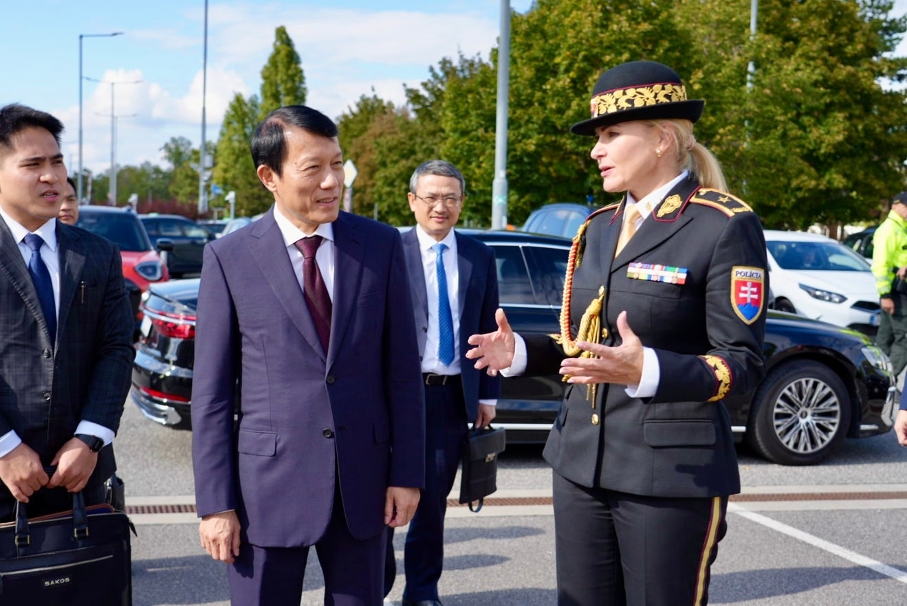 Vietnamská delegácia s prezidentkou PZ Janou Maškarovou