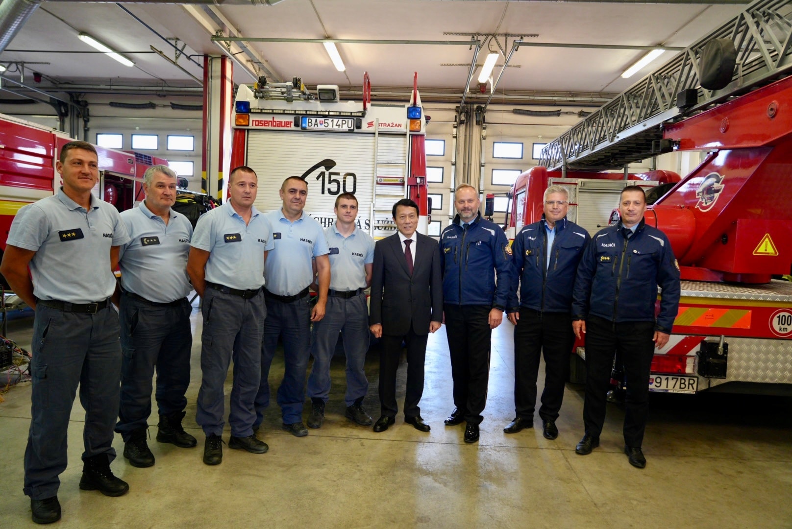 Vietnamská delegácia so zástupcami Hasičského záchranného zboru