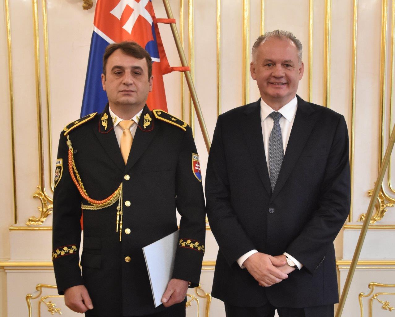 Gen. Róbert Bozalka s prezidentom Andrejom Kiskom
