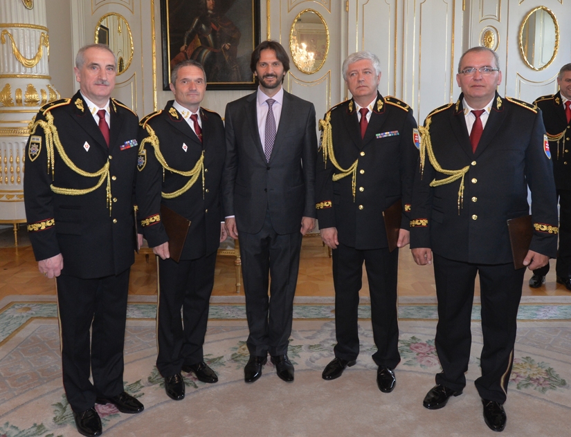 Noví generáli s ministrom Robertom Kaliňákom