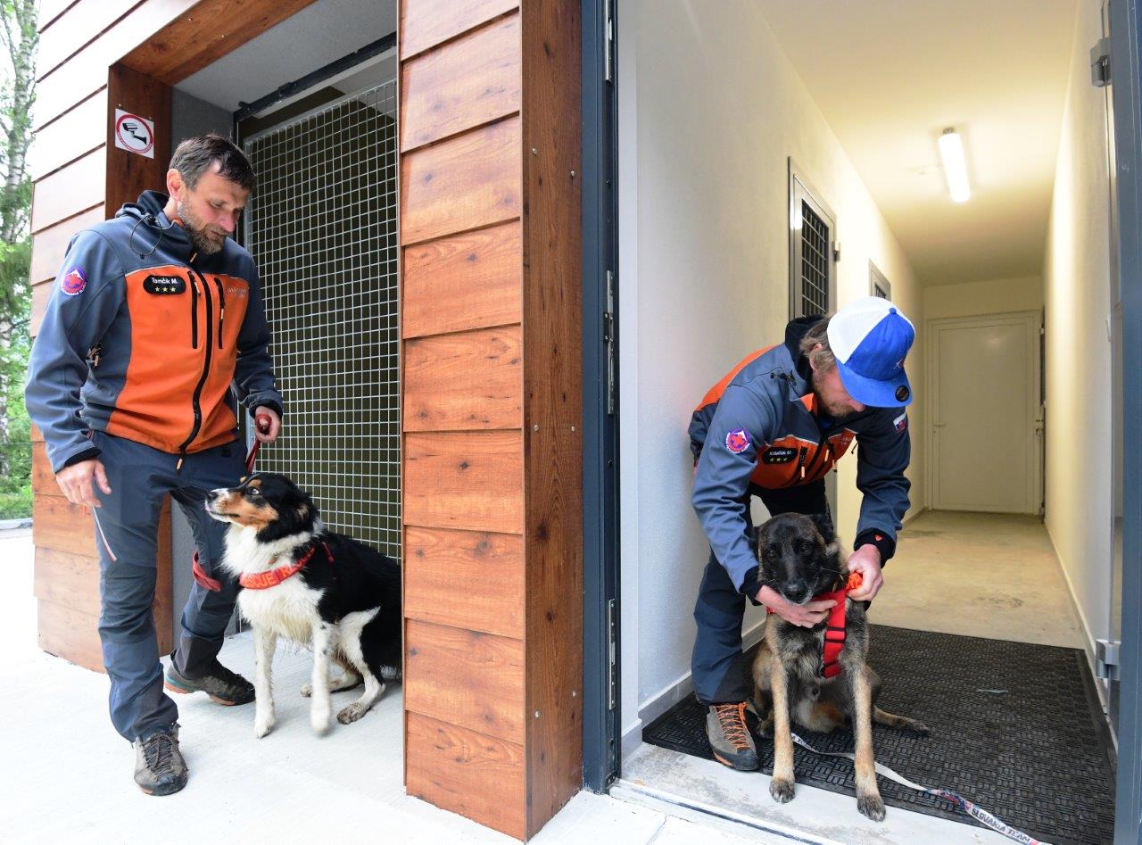 Záchranárske psy dostali pohodlné ubytovanie