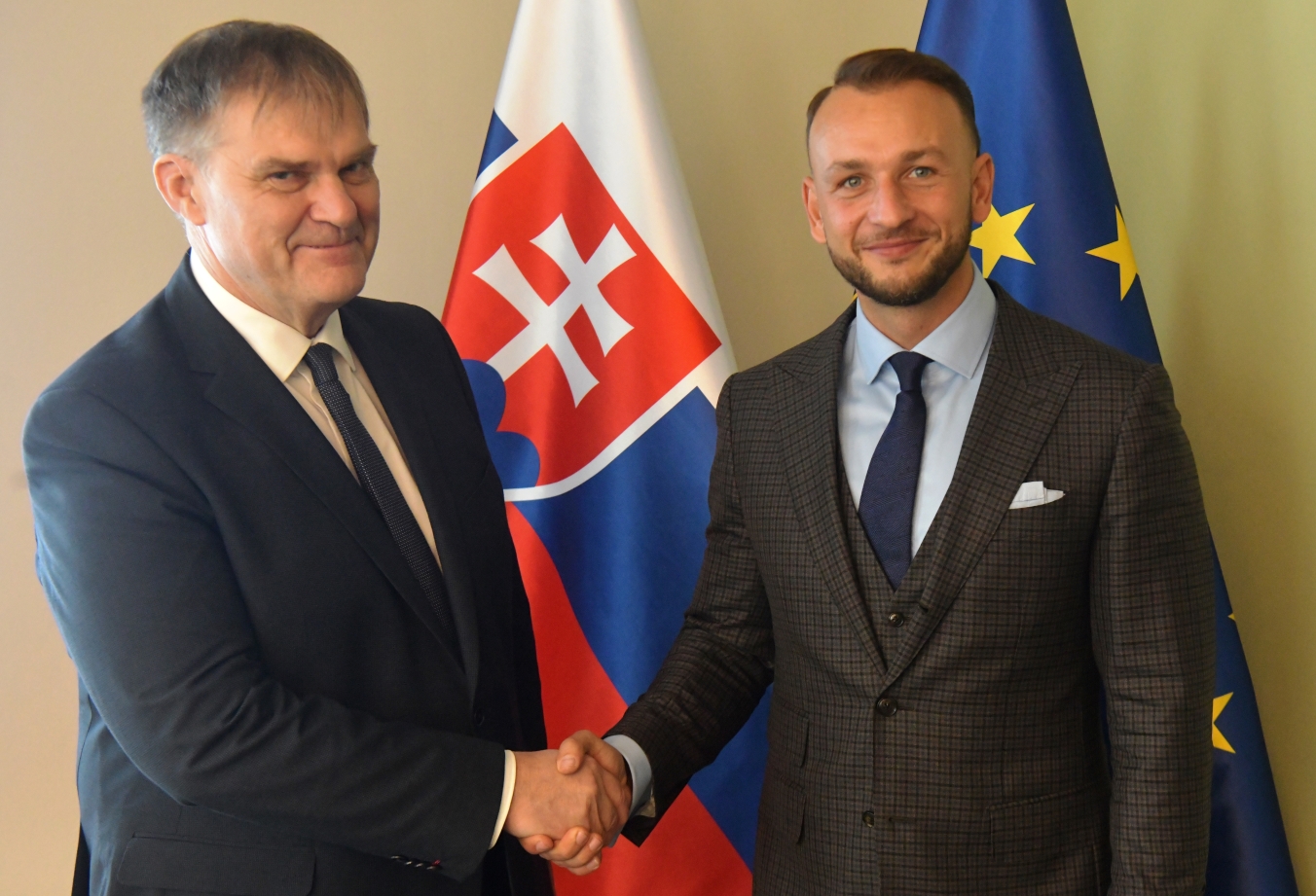 Veľvyslanec Rudolf Jindrák a minister Matúš Šutaj Eštok