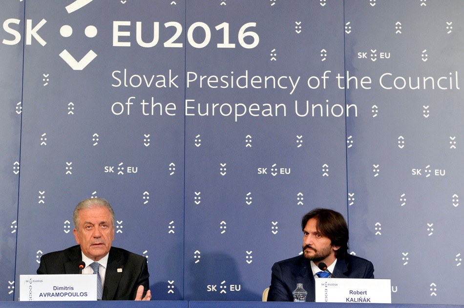 Podpredseda vlády SR a minister vnútra Robert Kaliňák s komisárom EÚ pre migráciu, občianstvo a vnútorné záležitosti Dimitrisom Avramopoulusom
