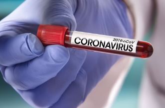skúmavka s označením Coronavirus