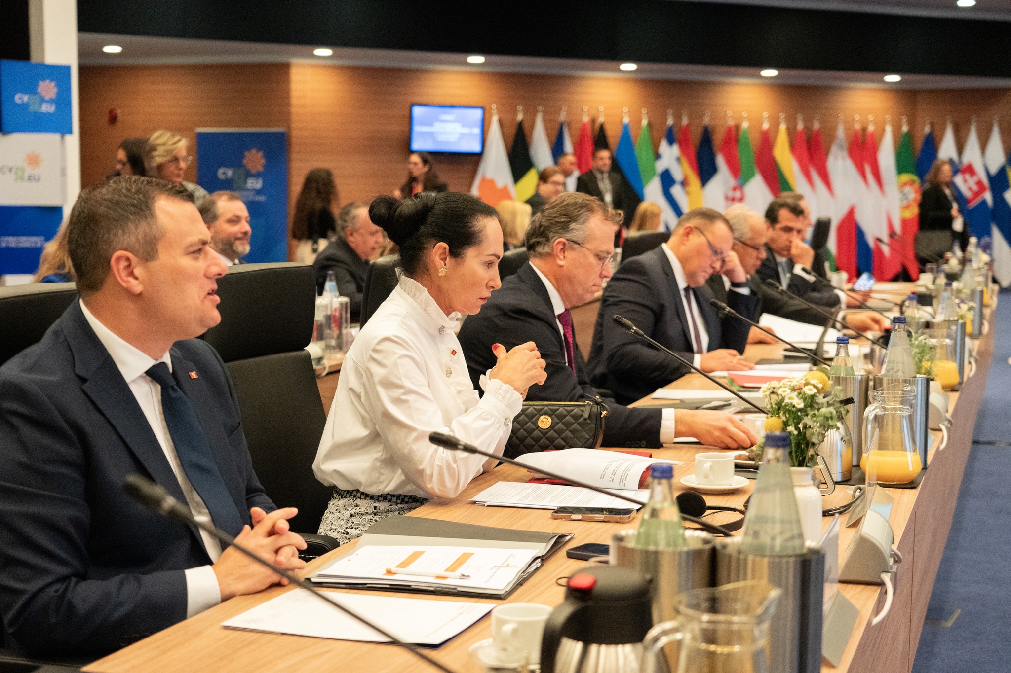 Prvá štátna tajomníčka MV SR Lucia Kurilovská na rokovaní