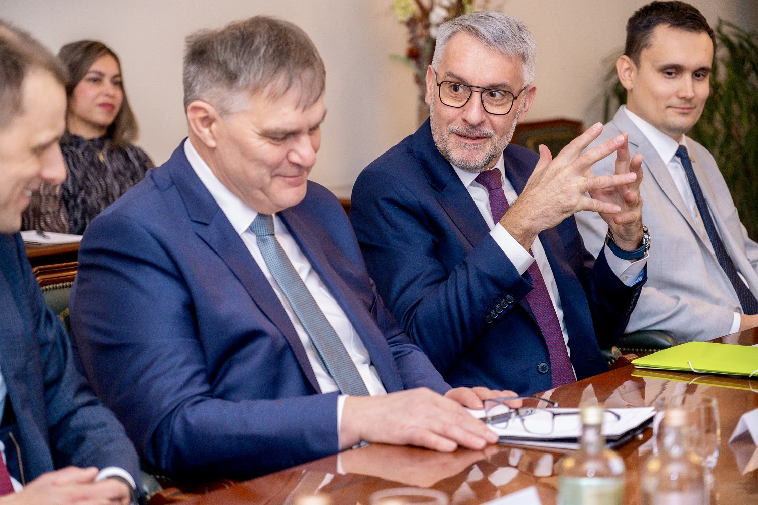 Minister vnútra ČR Lubomír Metnar /vpravo/ s českým veľvyslancom na Slovensku Rudolfom Jindrákom