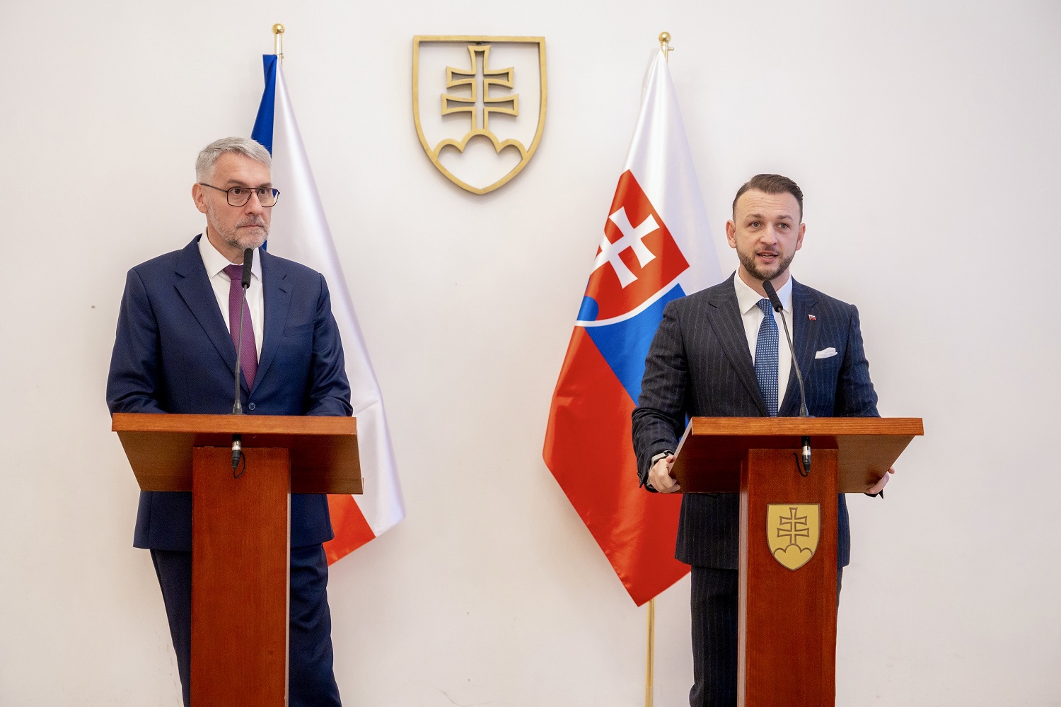Ministri vnútra Lubomír Metnar a Matúš Šutaj Eštok