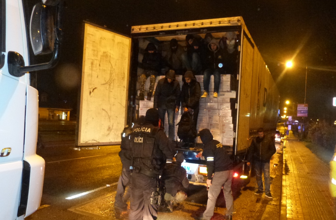 Nelegálni migranti v kamióne