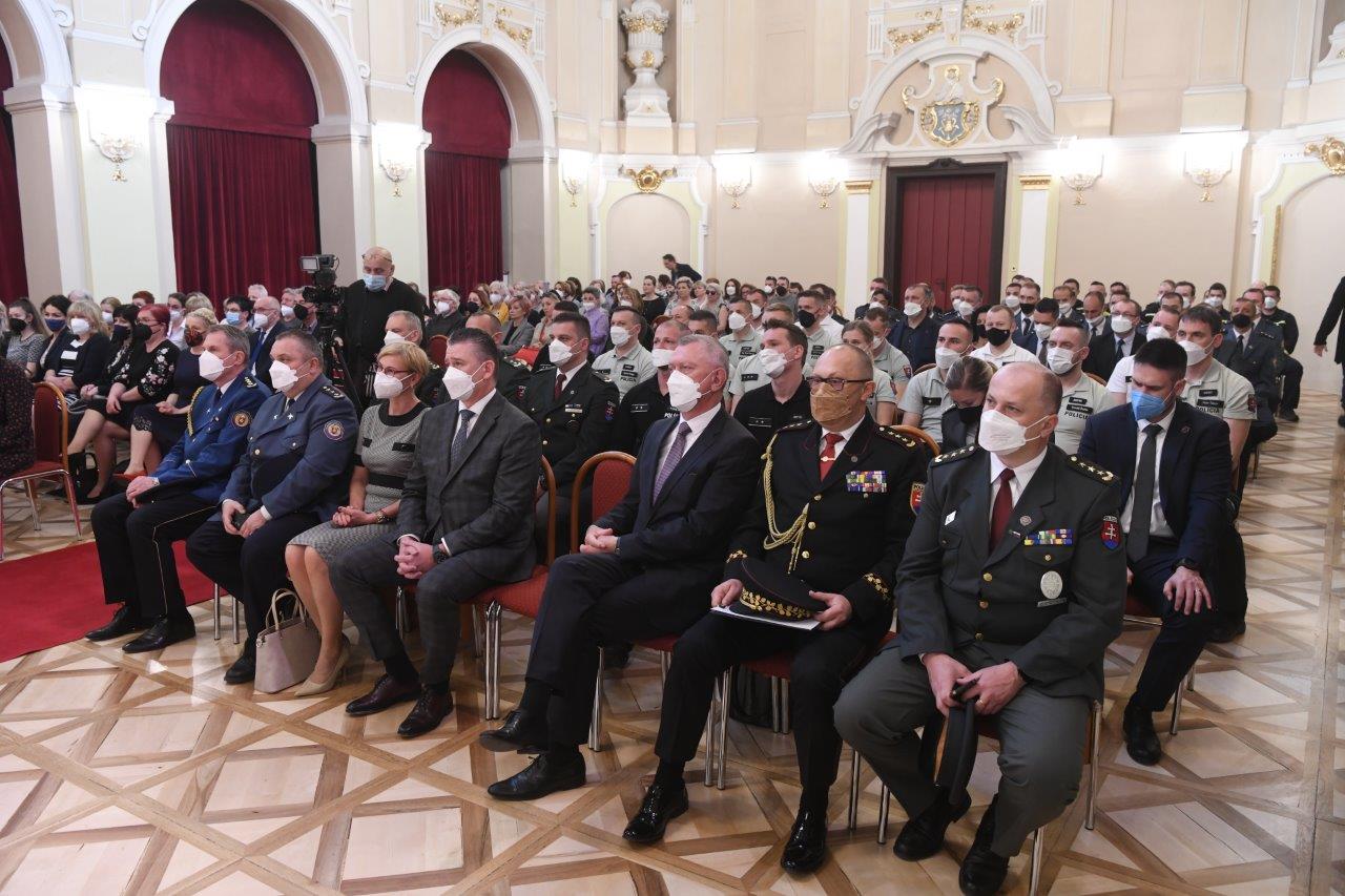 Oceňovanie policajtov a hasičov Oceňovanie policajtov a hasičov