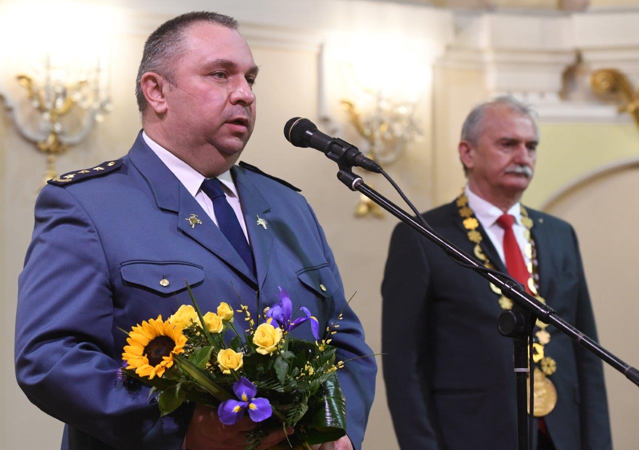 Oceňovanie policajtov a hasičov Oceňovanie policajtov a hasičov