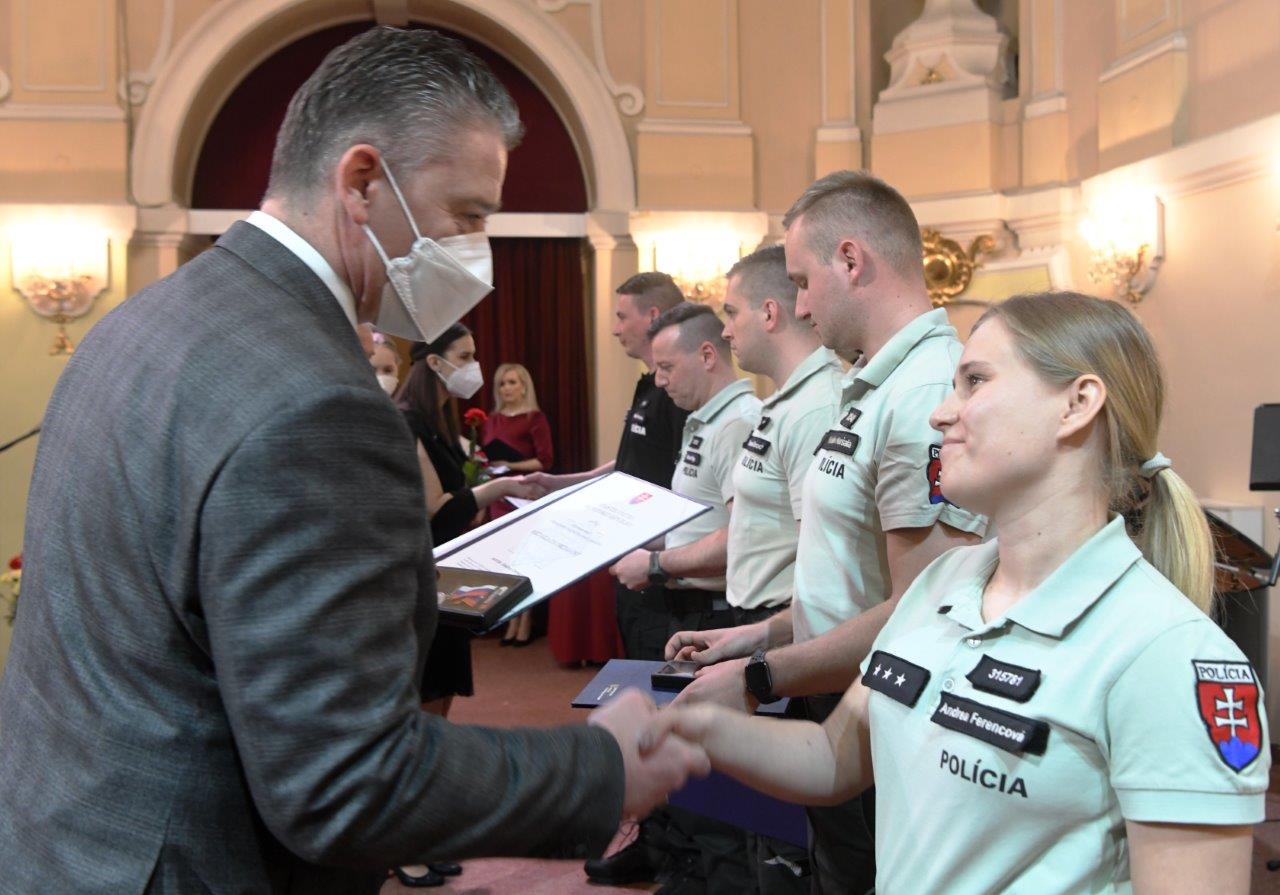 Oceňovanie policajtov a hasičov Oceňovanie policajtov a hasičov