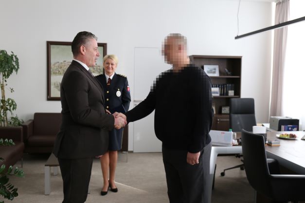 Odovzdávanie ocenenia Odovzdávanie ocenenia